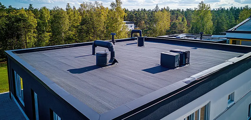 Professional Flat Roof Replacement Services in Bloomington, IL